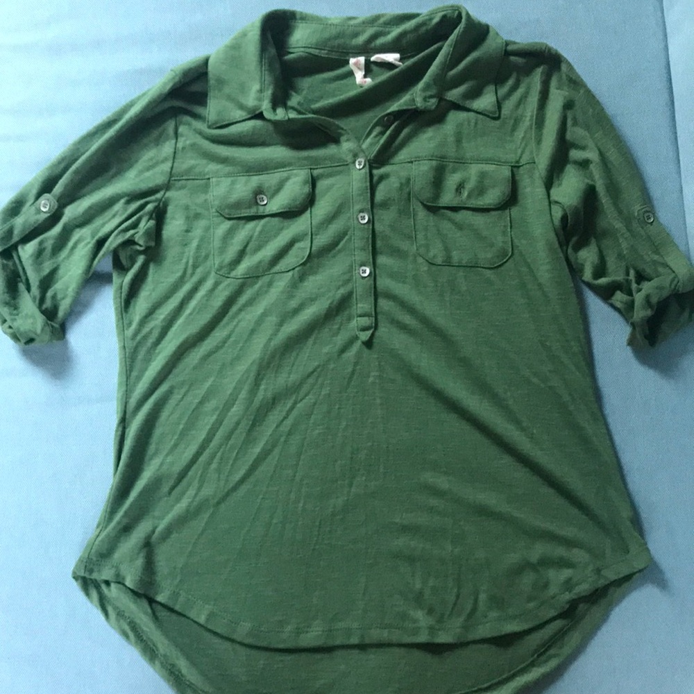 One-quarter length, forest green quarter button-up